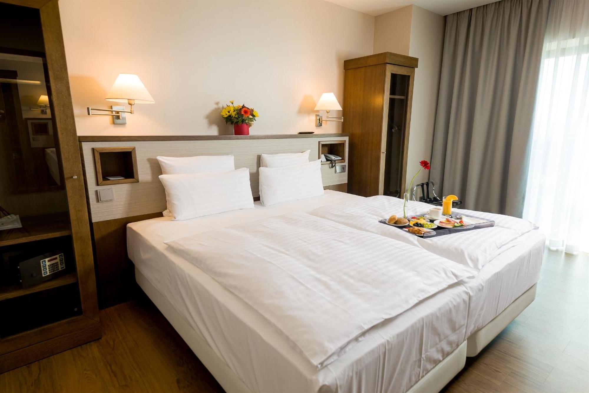 Hotel Ch Boekarest Buitenkant foto